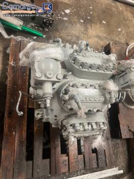 Compressor de am�nia para refrigera��o industrial com 8 pist�es Mycom