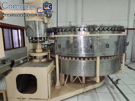 Envasadora autom�tica rotativa para refrigerantes carbonatados com 72 bicos