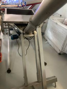 Rosca transportadora helicoidal inclinada com silo em inox