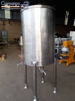 Tanque de armazenamento em aço inox 850 litros